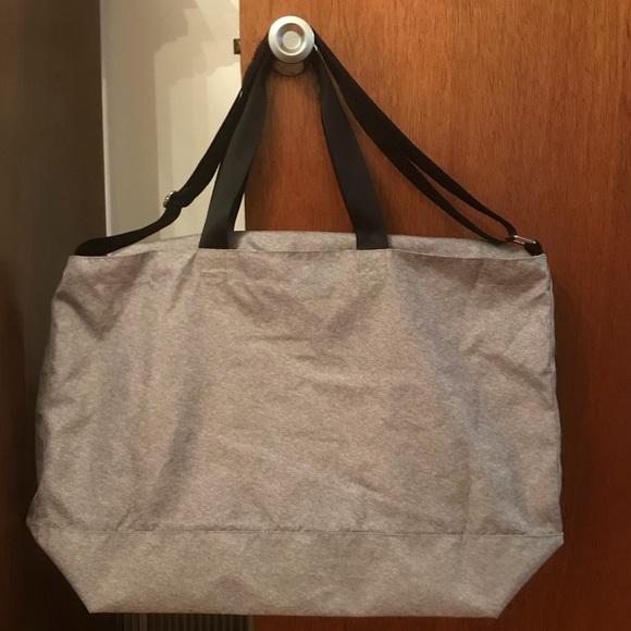 Victoria’s Secret PINK Weekender Tote - Picture 4 of 6